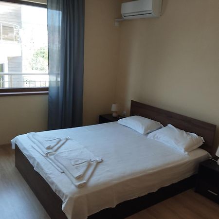 Alfa Guest Rooms With Parking Varna Ngoại thất bức ảnh