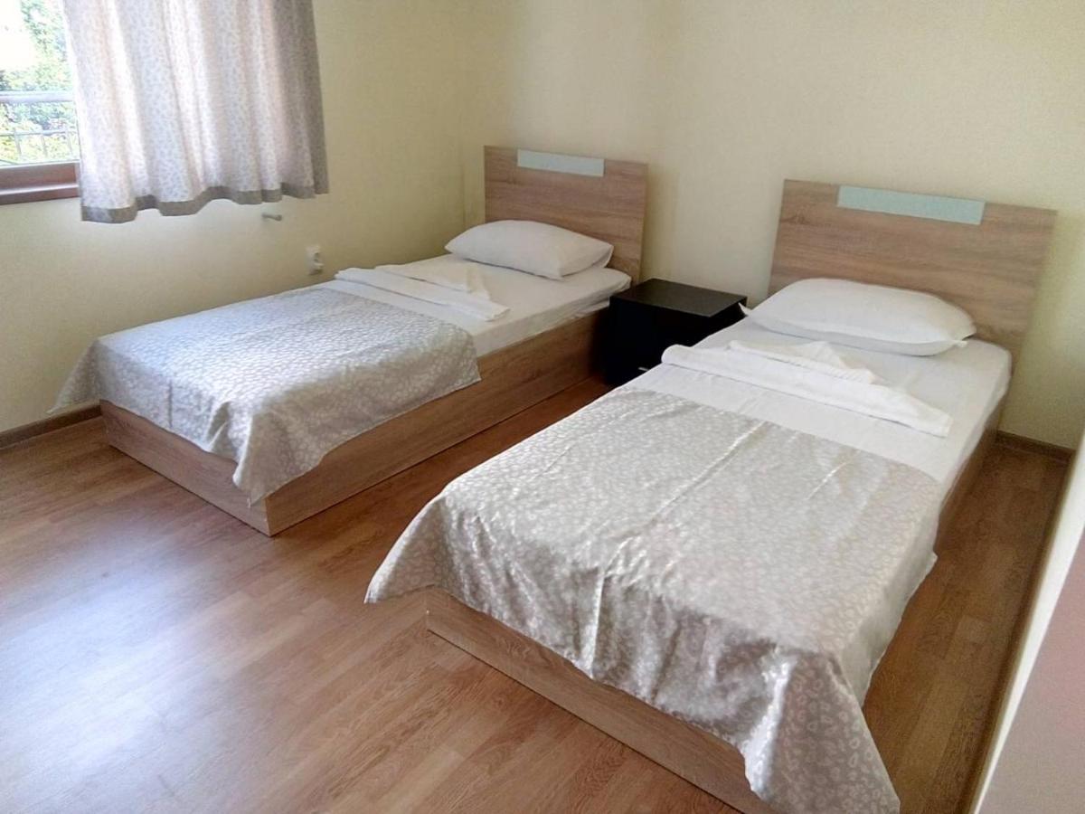 Alfa Guest Rooms With Parking Varna Ngoại thất bức ảnh