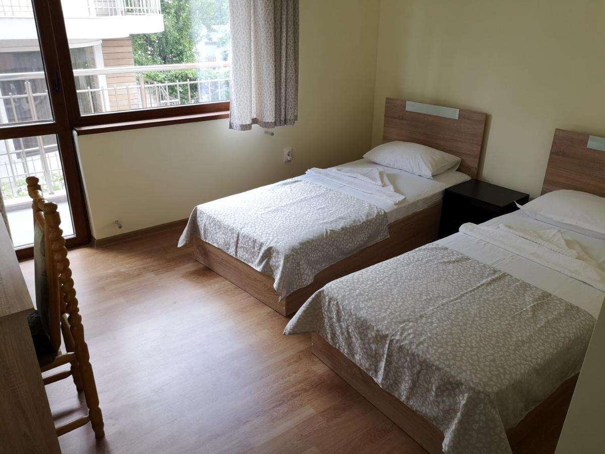 Alfa Guest Rooms With Parking Varna Ngoại thất bức ảnh