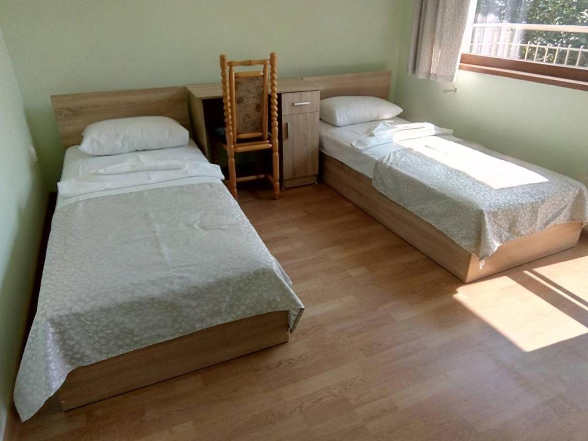 Alfa Guest Rooms With Parking Varna Ngoại thất bức ảnh